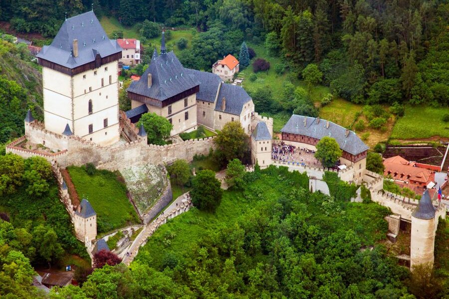 Prague: Fairytale Karlstejn Castle in Retro-Style Car - Practical booking advice