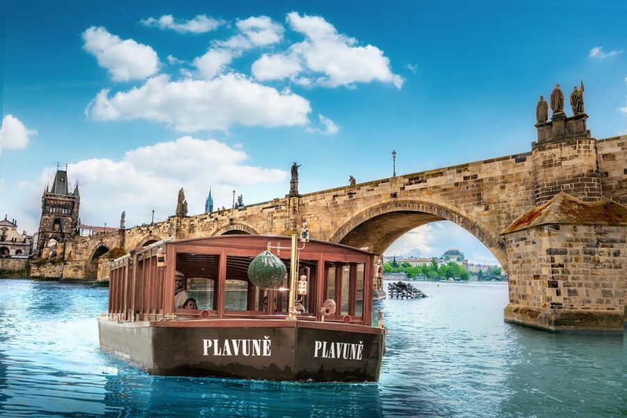 Prague: Full-Day Old Town, River Cruise & Prague Castle Tour - Cruising the Certovka canal, Prague’s small waterway