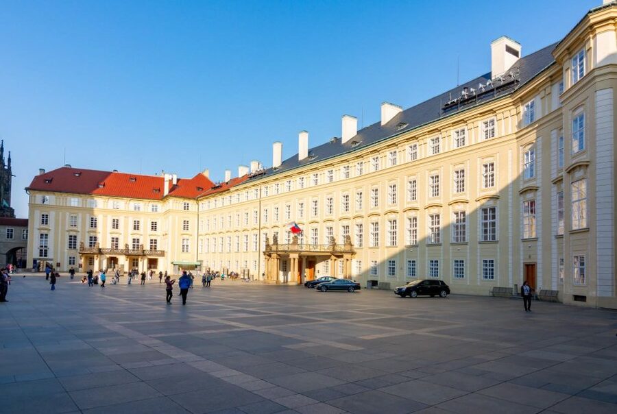 Prague Hradcany Castle, St Vitus Cathedral Tour with Tickets - Timing, tickets, and the missing tower visit