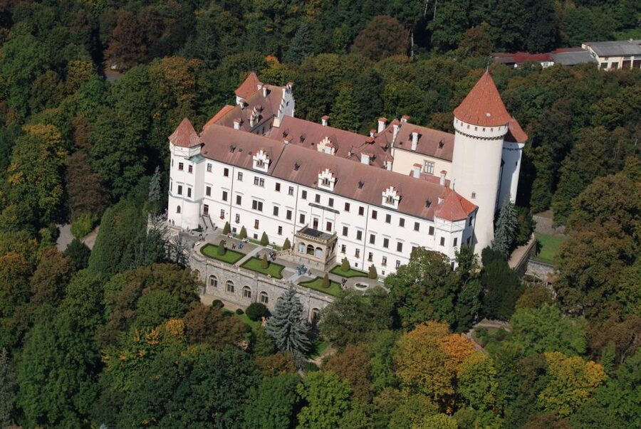 Prague: Karlštejn Castle Guided Tour with Entry Ticket - Why Karlštejn makes a good half-day escape