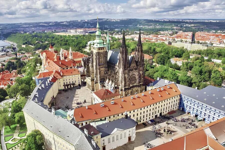 Prague: Prague Castle Skip-the-Line Ticket with Audioguide - St. Vitus Cathedral deserves your best timing