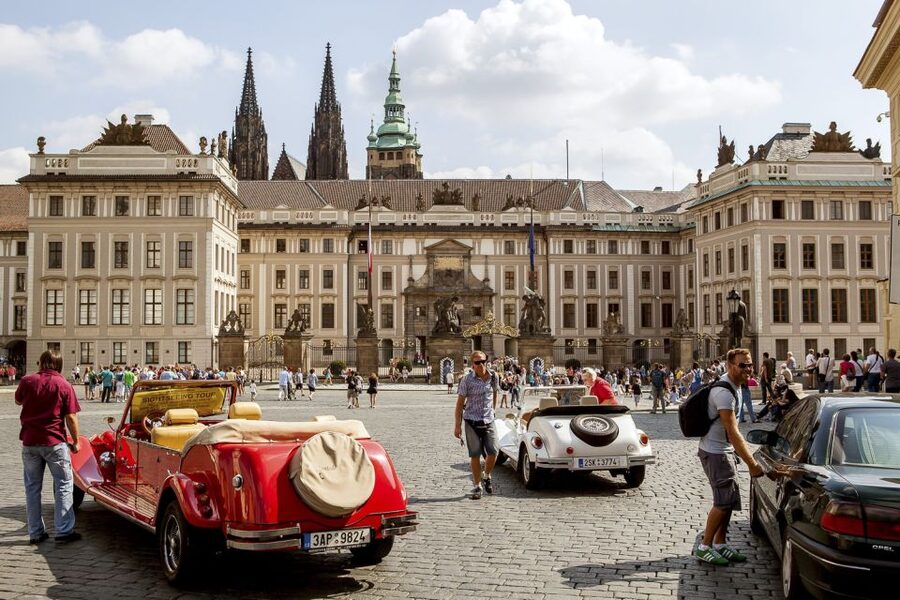 Prague: Skip-the-line Castle Ticket and Optional AudioGuide - Who will get the most from this experience?