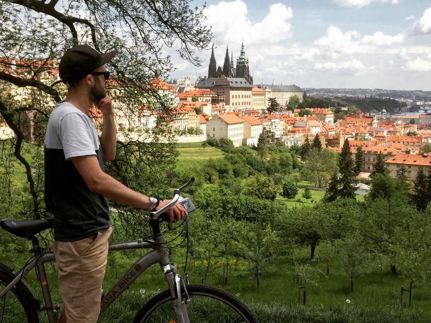 Prague: Stunning Viewpoints, Castle, City & Park E-Bike Tour - A beer-garden pause near Kampa Island