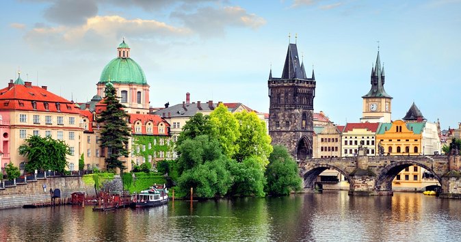Prague Walking Tour of Old Town, Charles Bridge and Prague Castle - Key points at a glance