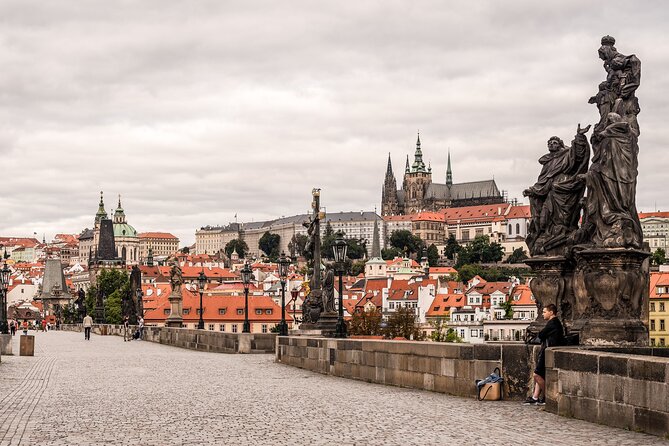 Prague Walking Tour of Old Town, Charles Bridge and Prague Castle - Arriving at Prague Castle and Hradčany