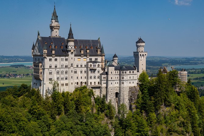 Premium Neuschwanstein Castle and Linderhof VIP Tour from Munich - Oberammergau: a brief look at village life