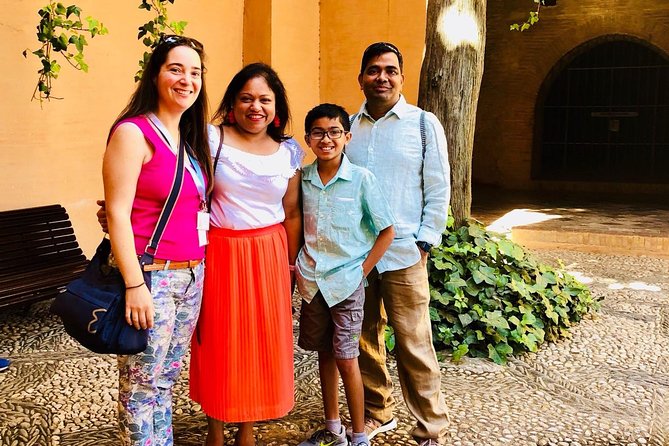 Private Alhambra Highlights Tour Including the Nasrid Palaces - Practical details that can save your morning