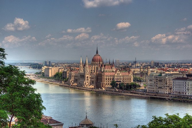 Private Budapest Sightseeing Tour: Royal Castle, Heroes Square, Chain Bridge - Andrássy Avenue and the State Opera House