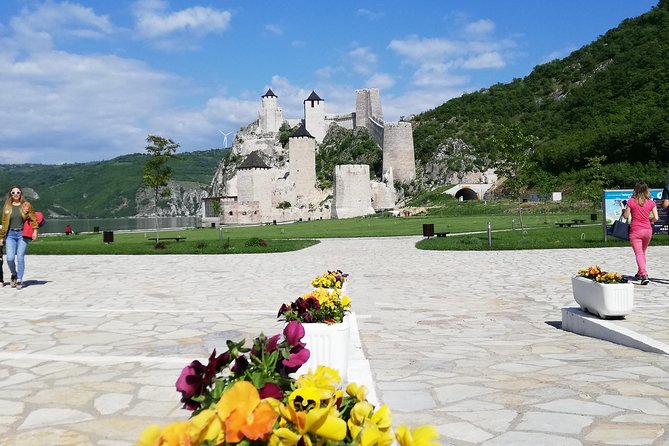 Private day-trip to Golubac Fortress - Entering Golubac Fortress and choosing your route