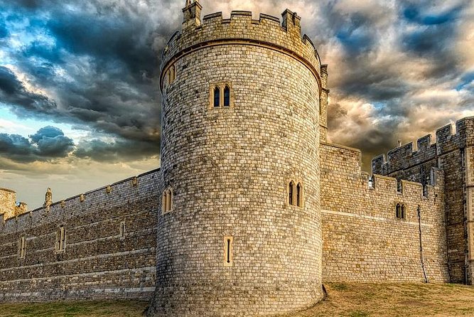 Private Driver guided tour Stonehenge Windsor castle and Bath. - Bath and the Roman Baths at 4 p.m.