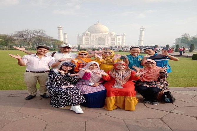 Private Taj Mahal & Agra Fort Tour with Fatehpur Sikri from Agra - Lunch before the road to Fatehpur Sikri