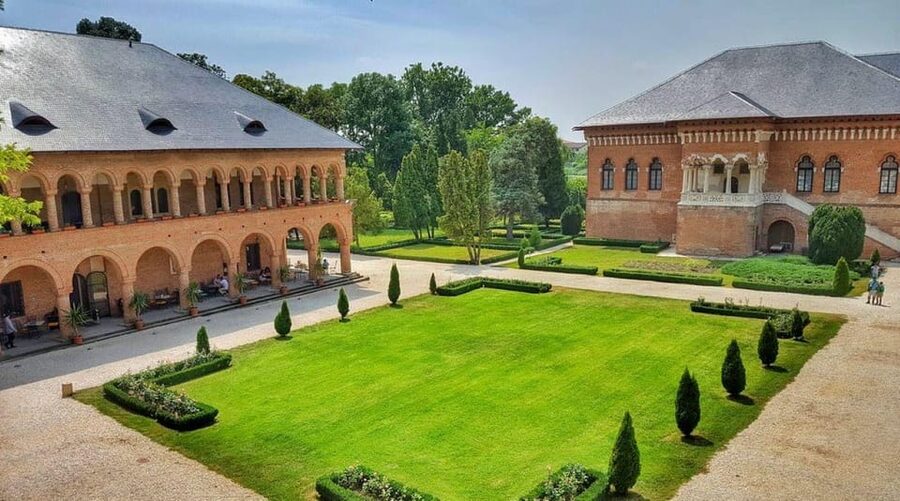 Private Tour from Bucharest to Dracula's tomb and Mogosoaia - FAQ