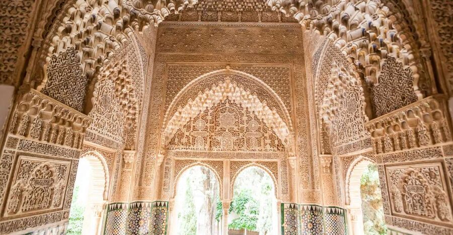 Private tour in all complete complex of Alhambra with ticket - The Nasrid Palaces: the main event