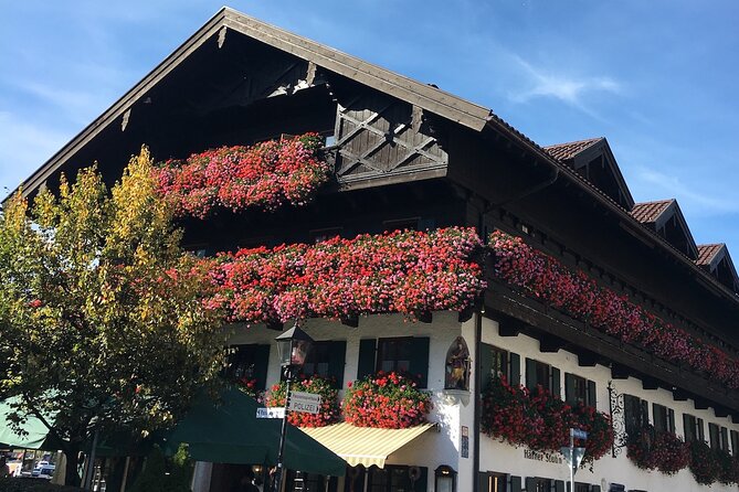 Private tour to Neuschwanstein castle from Munich - Lunch and local time in Oberammergau