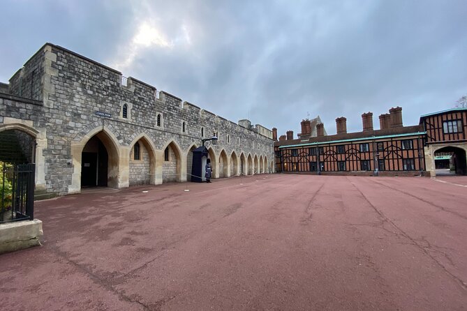 Private Windsor Castle, Stonehenge, The City of Bath Day Tour - The long drive deserves an honest warning