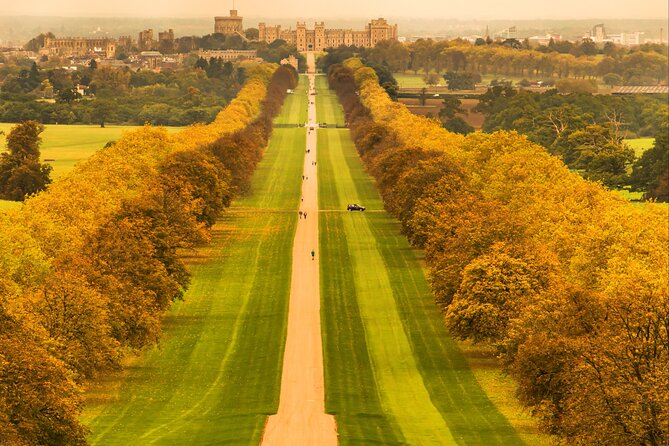 Private Windsor Castle, Stonehenge, The City of Bath Day Tour - Windsor Castle sets the morning clock