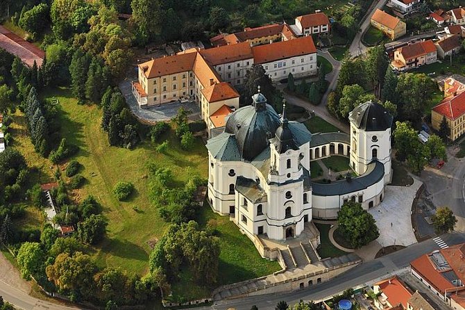 PUNKVA CAVES, ABYSS and PERNSTEJN CASTLE =only from Apr to Sep - What the private format is worth