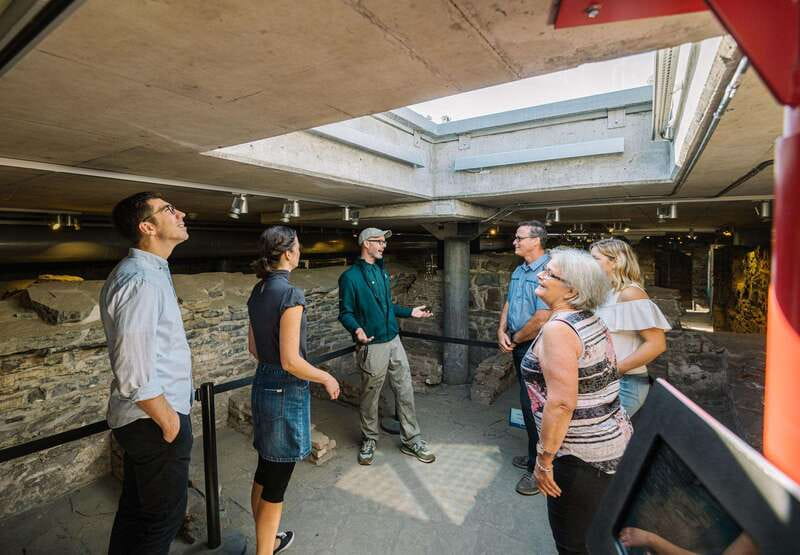 Québec City: Saint-Louis-Forts-and-Châteaux visit - Guided visit or downloadable audio tour?