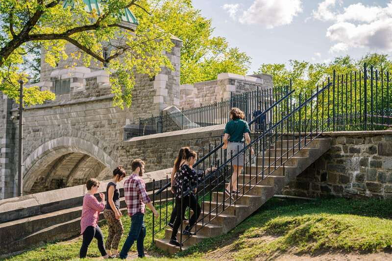 Québec: Fortifications-of-Québec Guided Walking Tour - The Dauphine Redoubt and Artillery Park