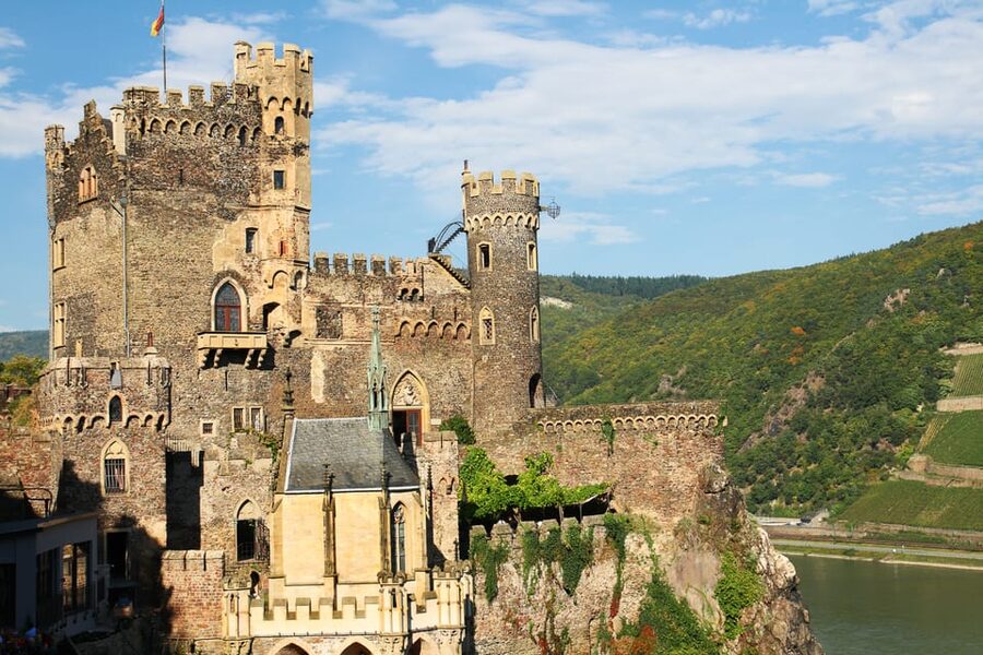 Rhine Valley Castles: 1.5-Hour Boat Tour from Rüdesheim - What the boat is like during 105 minutes