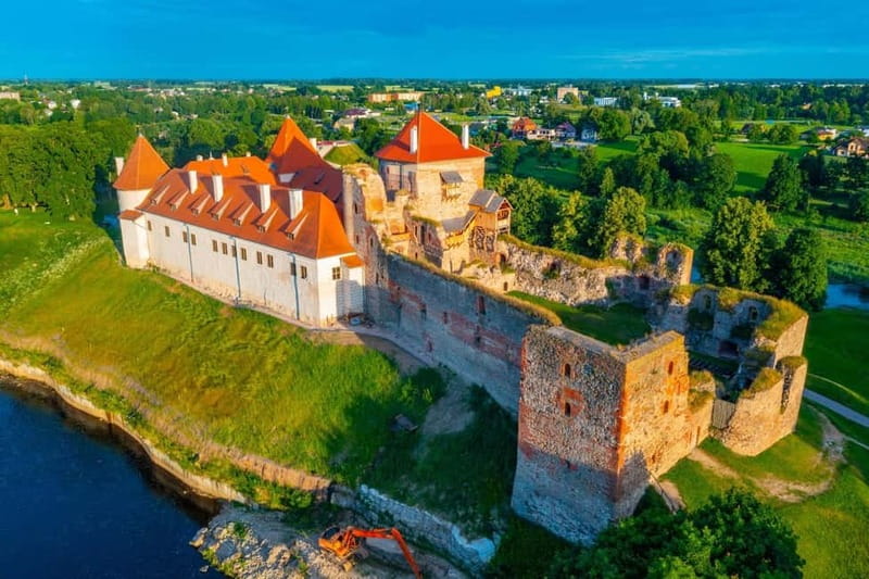 Riga: Hill of Crosses, Guided Rundale Palace & Bauska Castle - A brief Lithuania-Latvia border stop
