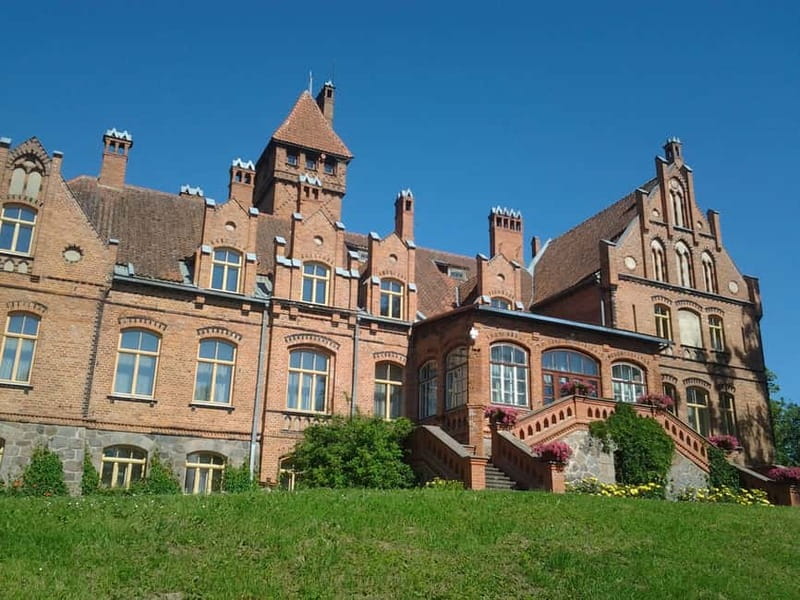 Riga: Nearby Manors and Castles Tour - Tukums and its rose-filled old town