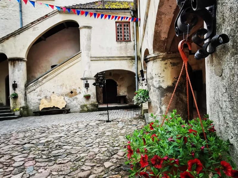 Riga: Nearby Manors and Castles Tour - What the $106 price covers
