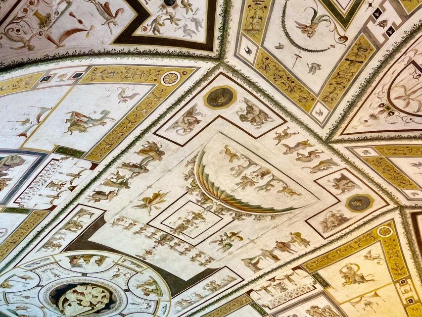 Rome: Castel Sant'Angelo and Hadrian's Tomb Guided VIP Tour - Meeting the guide beside the Tiber