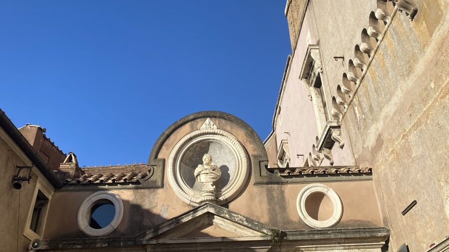 Rome: Castel Sant'Angelo Entry Ticket & Digital Audioguide - Meeting Crown Tours at the castle entrance