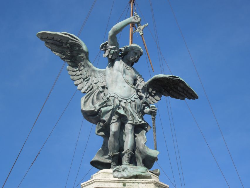 Rome: Castel Sant'Angelo Skip the Line Private Tour - Meeting at the bridge and entering the castle