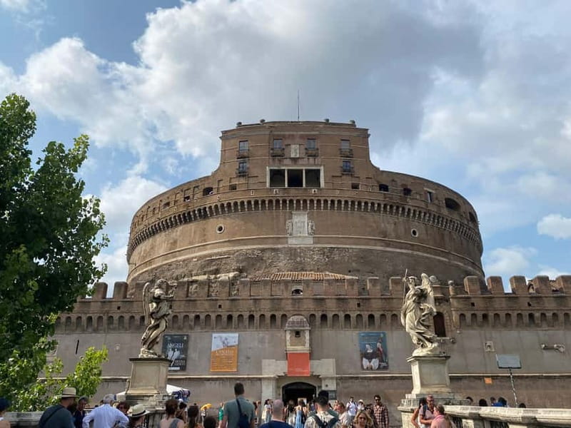 Rome: Castle Sant'Angelo Ticket w/ audioguide option - Papal rooms, fortifications, and the route to safety