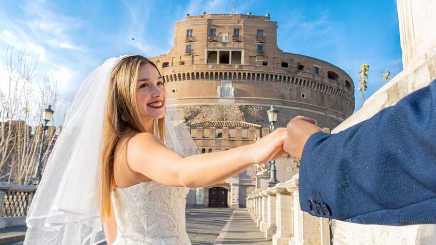 Rome: Vatican, St Peter’s Sq & Castel Sant’Angelo PhotoShoot - St. Peter’s Square: colonnades, fountains, and scale