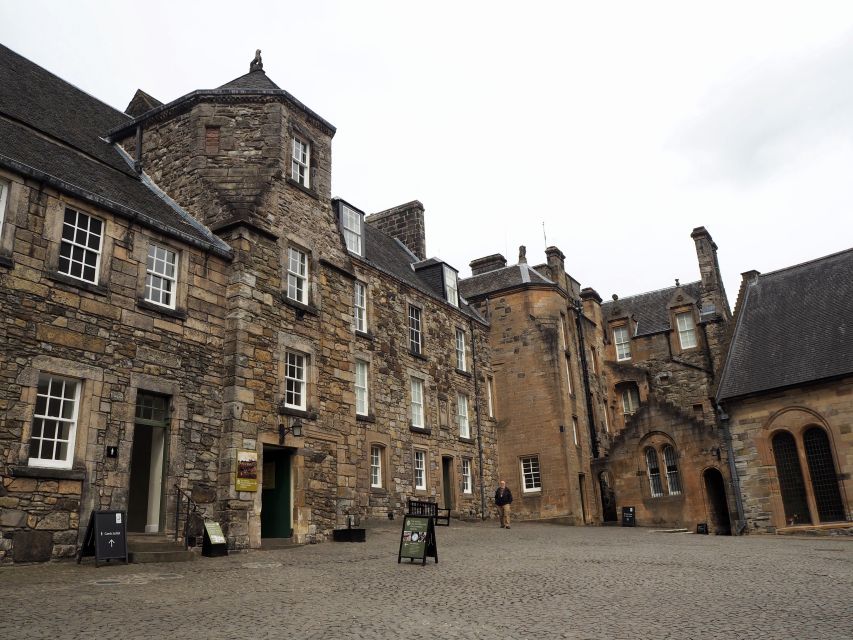 Rosslyn Chapel, Stirling Castle & Dunfermline Abbey Tour - Why the guide matters so much