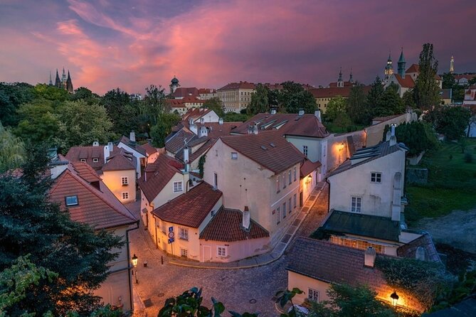 Saint Vitus Cathedral and Hidden Gems of Prague Castle - Lunch, pace, and the guide’s role