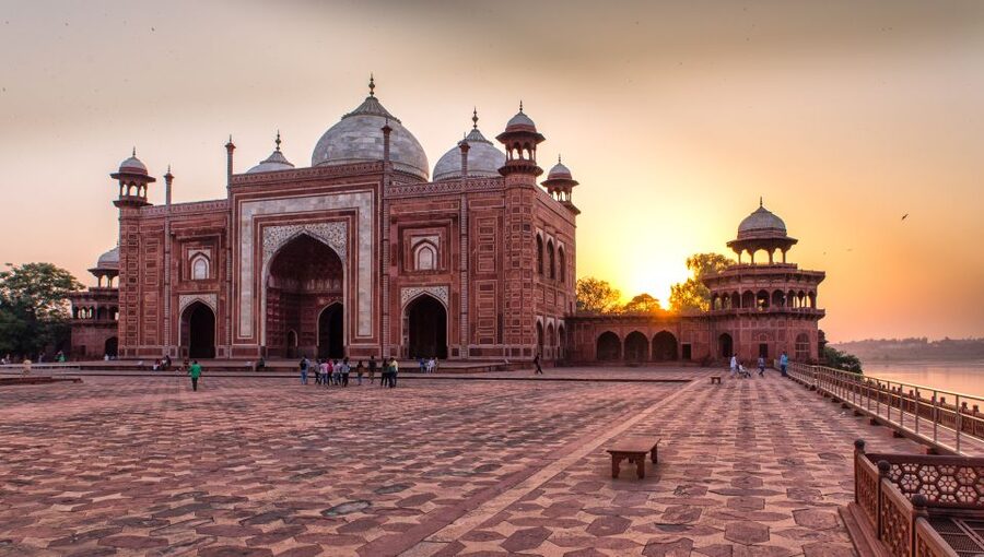 Same Day Taj Mahal, Agra Fort & Baby Taj Tour from Jaipur - First sight of the Taj Mahal