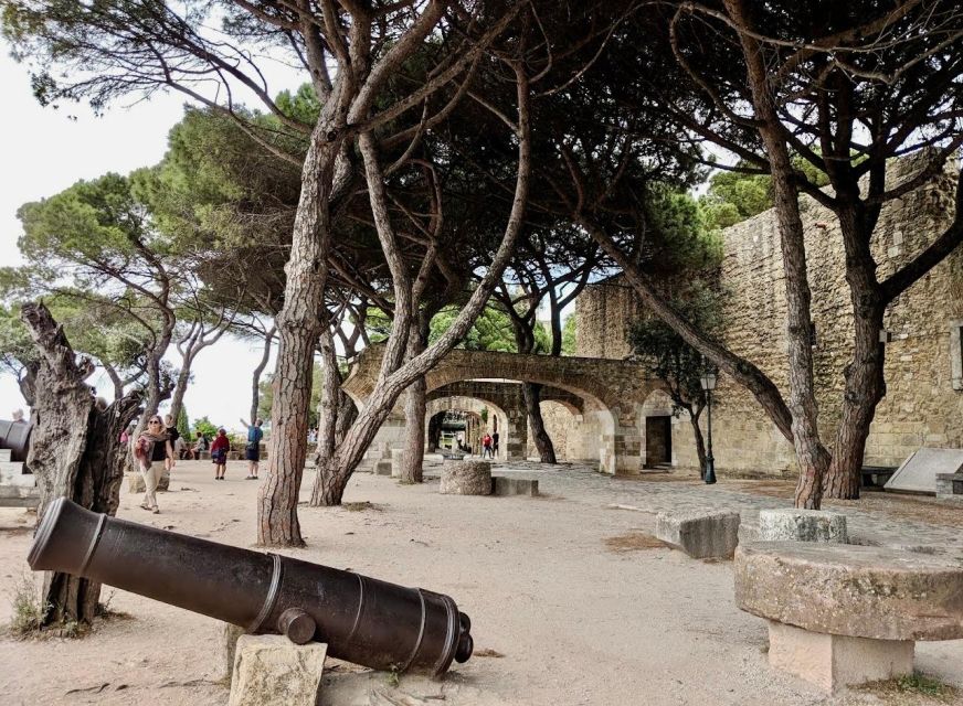 São Jorge Castle Skip-the-line Entry Ticket - Exploring the medieval castle complex on your own