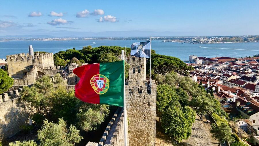 São Jorge Castle Skip-the-line Entry Ticket - Meeting the host near Travessa do Chão da Feira