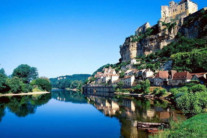Sarlat : Private Tour to Prehistoric Cave + Castle by Exploreo24 - Who should book this experience?