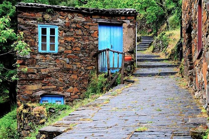 Schist Villages and medieval castles tour - The guide makes the history easier to follow