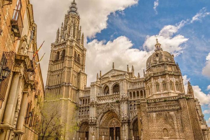 Segovia and Toledo Day Tour from Madrid with Optional Alcazar - What the bilingual format means in practice