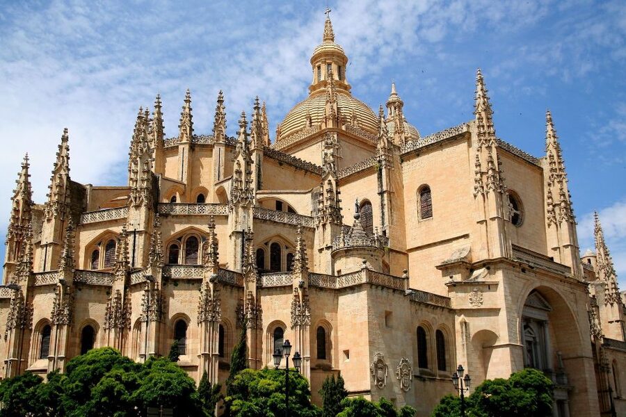 Segovia: Guided Walking Tour with Alcázar Entry - San Martín and the old Jewish quarter