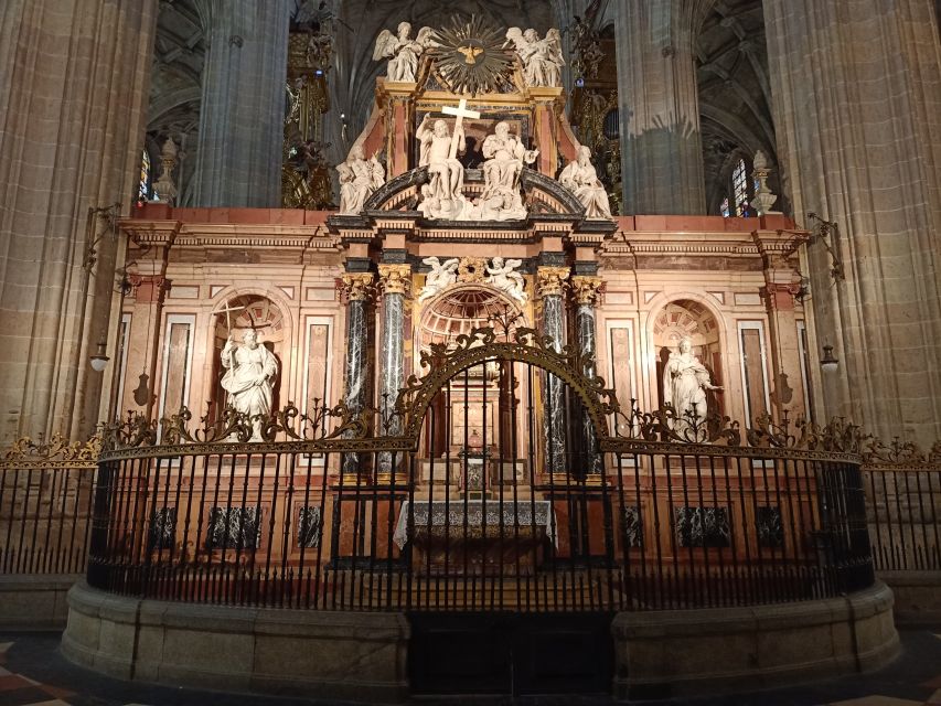 Segovia: Guided Walking Tour with Cathedral & Alcázar Entry - What $32 buys you