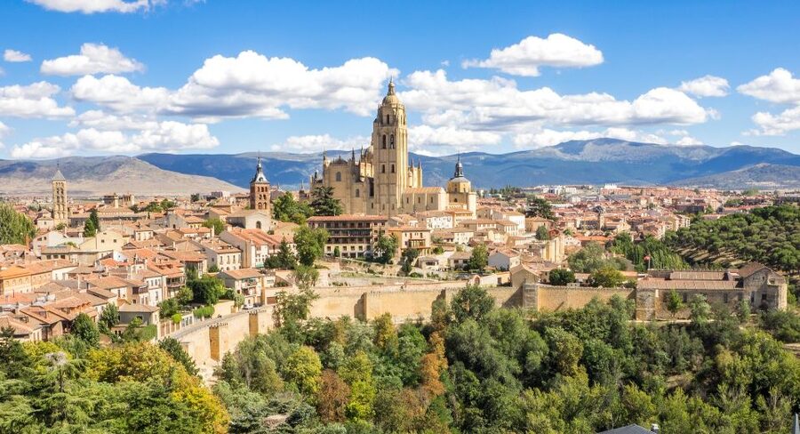 Segovia - Old Town tour including Castle visit - The Alcázar brings royal Segovia into view