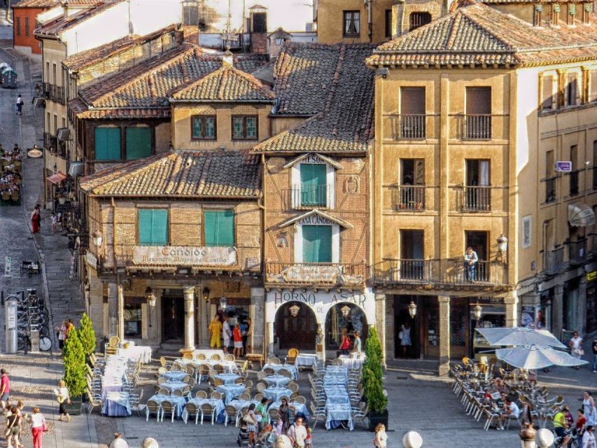 Segovia - Old Town tour including Castle visit - Timing, meeting point, and walking comfort
