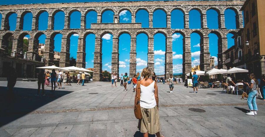 Segovia: Private City Walking Tour with Alcázar of Segovia - Practical details that affect your choice