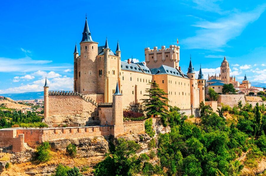 Segovia Private Guided Visit & Alcazar with High Speed Train - Why the high-speed train makes Segovia easy