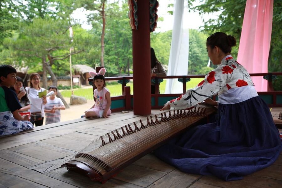 Seoul: Suwon Hwaseong Fortress & Korean Folk Village Tour - Should you book the Suwon day trip?