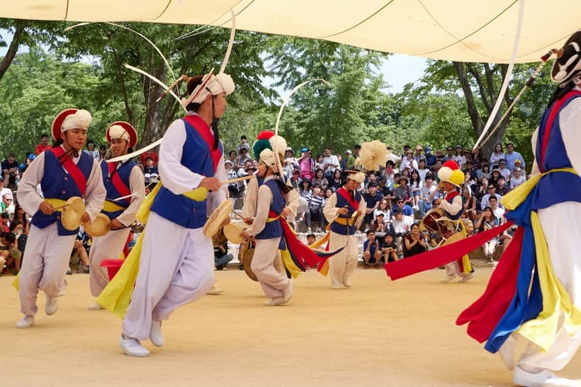 Seoul: Suwon Hwaseong Fortress & Korean Folk Village Tour - A local hour at Nammun Market