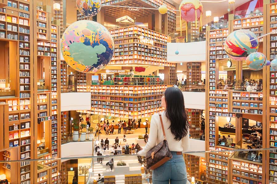 Seoul : Suwon Hwaseong Fortress+Starfield Library+Waujeongsa - A modern pause at Starfield Library