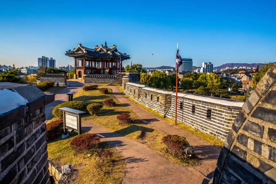 Seoul : Suwon Hwaseong Fortress+Starfield Library+Waujeongsa - The walking, weather, and timing reality